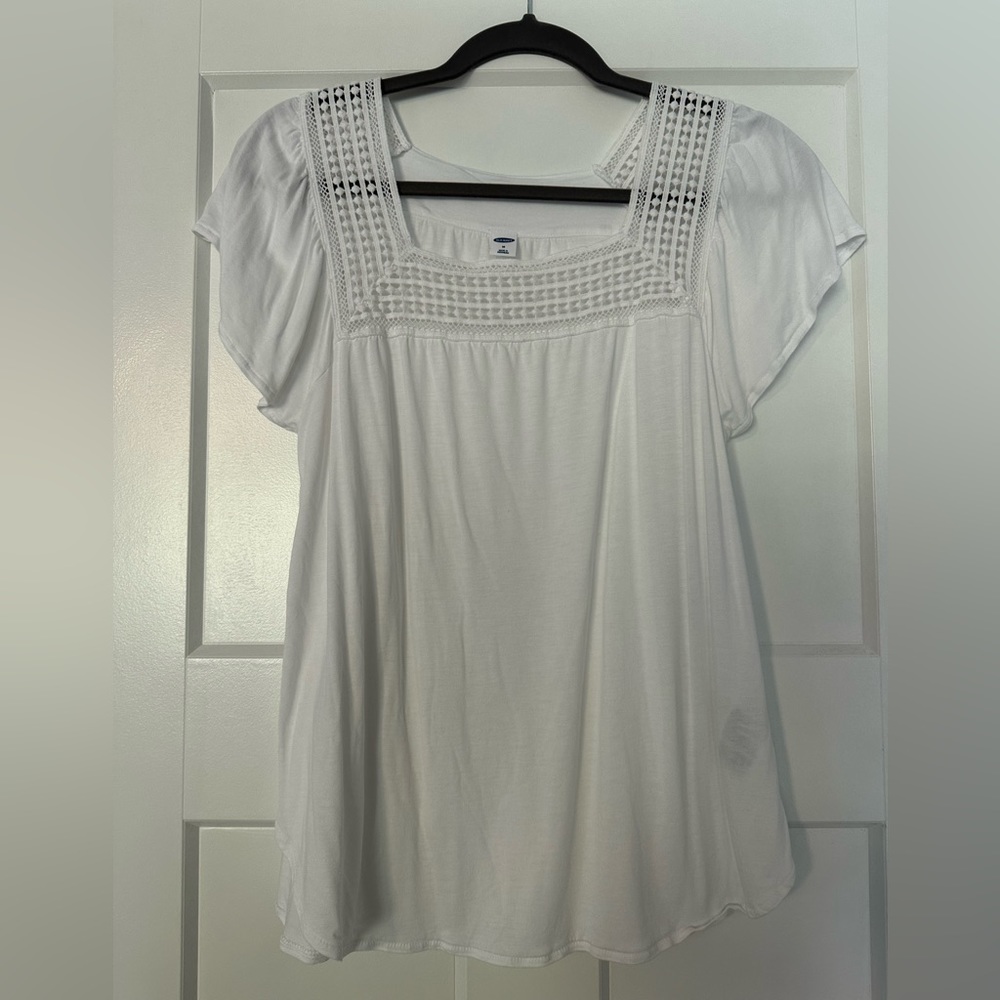 GUC Old Navy boho white flutter sleeve top.